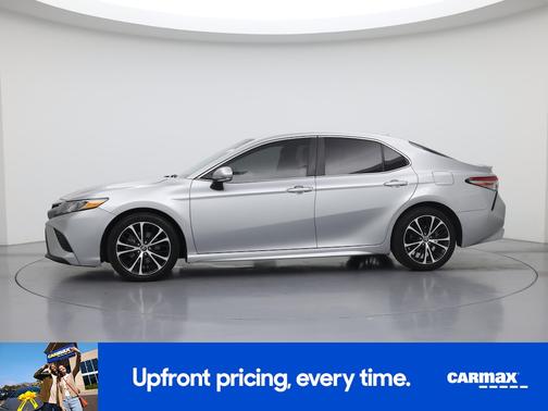 Silver 2018 Toyota Camry SE