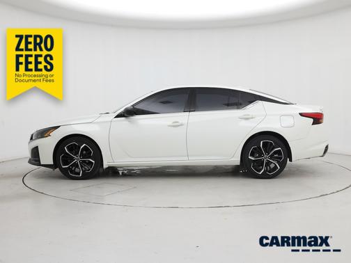 White 2024 Nissan Altima SR