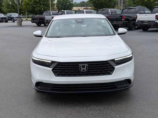 Platinum White Pearl 2025 Honda Accord