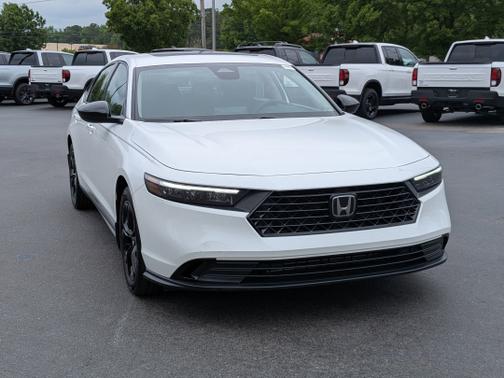 Platinum White Pearl 2025 Honda Accord