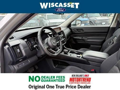 2024 Nissan Pathfinder SV