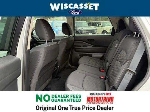 2024 Nissan Pathfinder SV