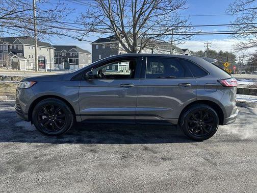 2022 Ford Edge SE