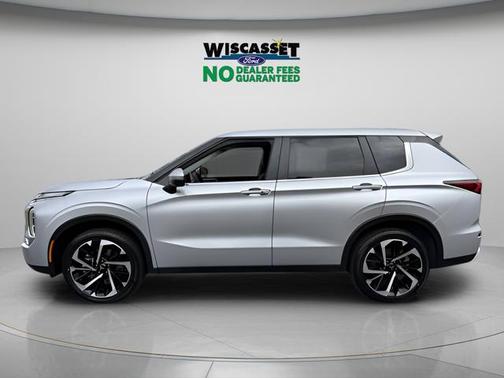 Black 2024 Mitsubishi Outlander SE