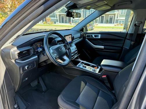 Gray Metallic 2022 Ford Explorer XLT
