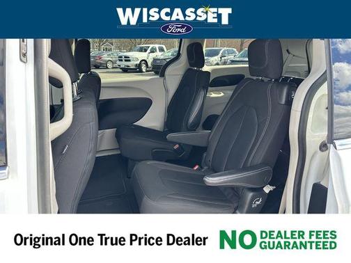 2022 Chrysler Voyager LX