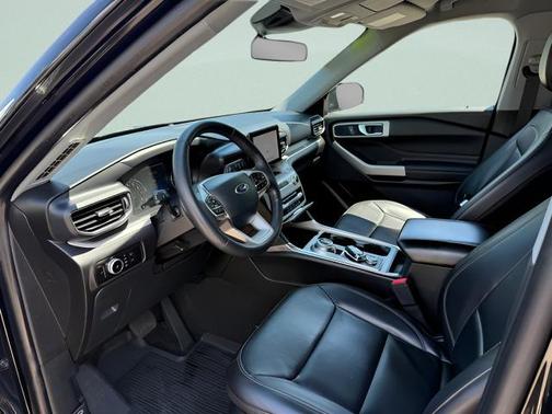 Black Metallic 2023 Ford Explorer XLT
