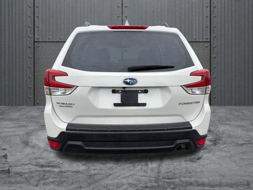 Crystal White Pearl 2021 Subaru Forester Base
