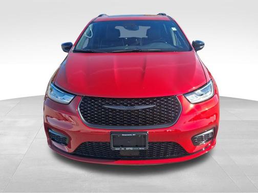 Red Hot Pearlcoat 2026 Chrysler Pacifica Limited