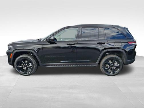 Diamond Black Crystal Pearlcoat 2025 Jeep Grand Cherokee Limited