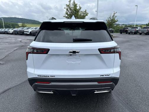Polar White Tricoat 2026 Chevrolet Equinox AWD ACTIV