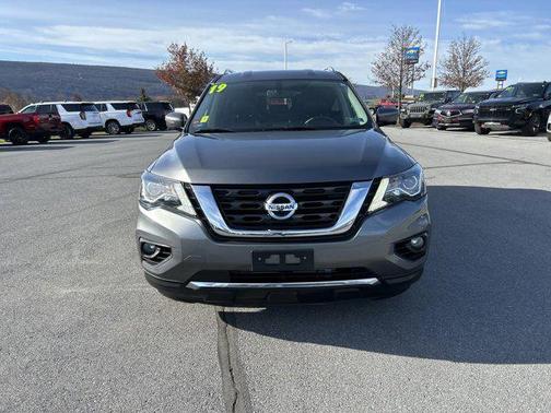 2019 Nissan Pathfinder SL