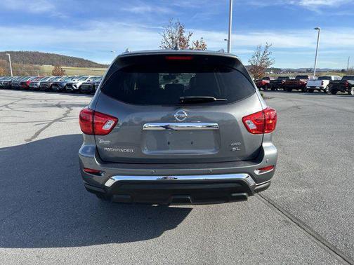 2019 Nissan Pathfinder SL