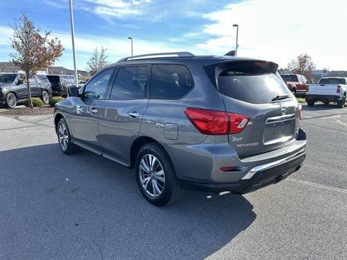 2019 Nissan Pathfinder SL