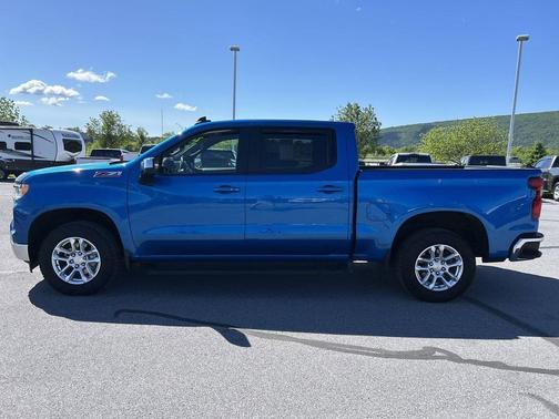 Glacier Blue Metallic 2022 Chevrolet Silverado 1500 LT