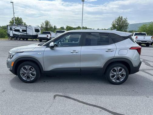 Steel Gray 2024 Kia Seltos LX