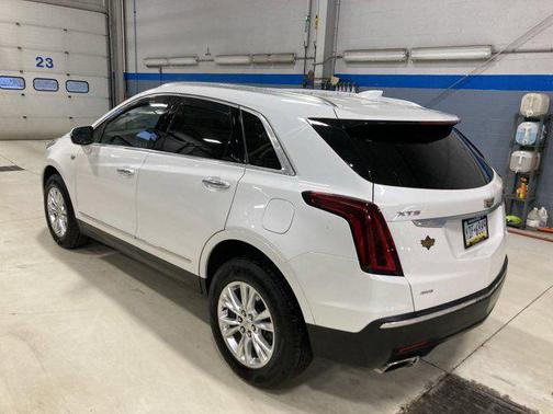 Crystal White Tricoat 2022 Cadillac XT5 Luxury
