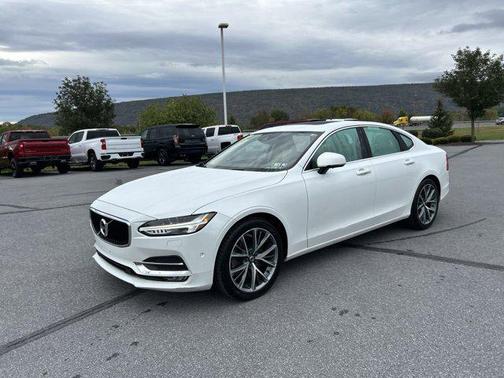 2017 Volvo S90 T6 Momentum