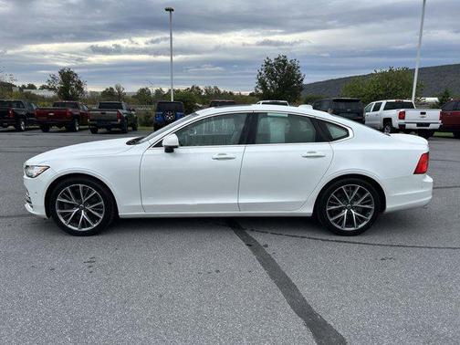 2017 Volvo S90 T6 Momentum