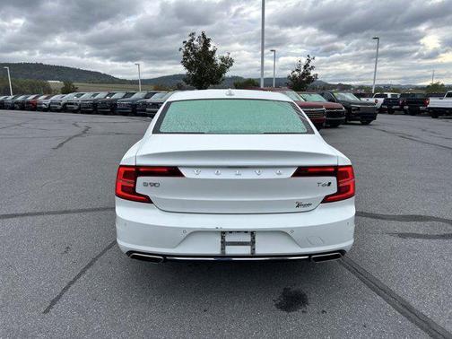 2017 Volvo S90 T6 Momentum