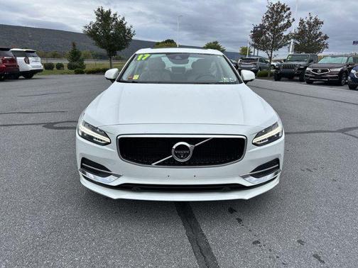 2017 Volvo S90 T6 Momentum