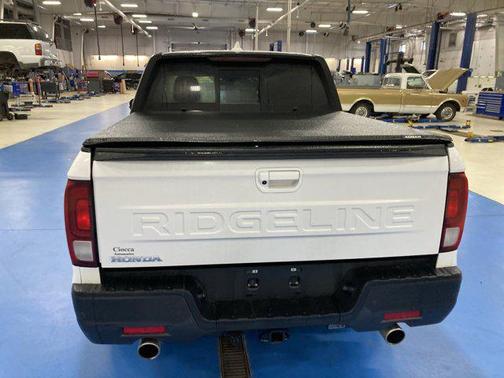 Platinum White Pearl 2025 Honda Ridgeline Black