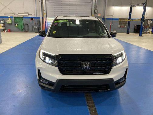 Platinum White Pearl 2025 Honda Ridgeline Black