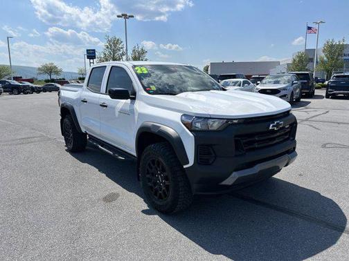 Summit White 2023 Chevrolet Colorado Trail Boss