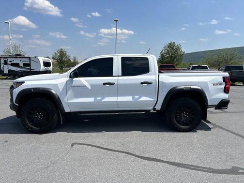 Summit White 2023 Chevrolet Colorado Trail Boss