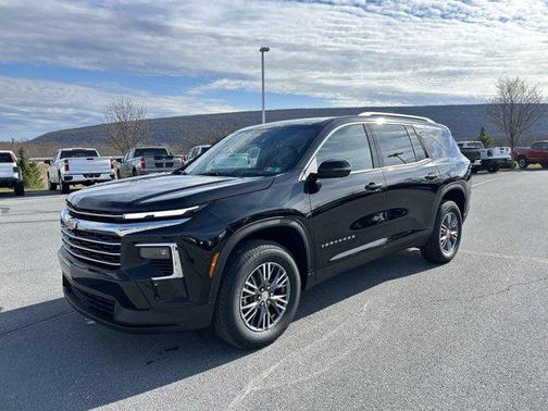 Mosaic Black Metallic 2026 Chevrolet Traverse LT