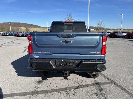 2024 Chevrolet Silverado 2500 4WD Crew Cab Standard Bed ZR2