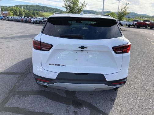 Summit White 2025 Chevrolet Blazer 3LT