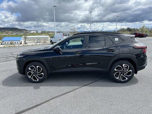 Mosaic Black Metallic 2026 Chevrolet Trax FWD 2RS