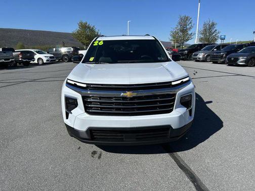 Polar White Tricoat 2026 Chevrolet Traverse LT