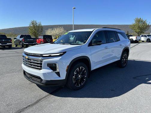 Polar White Tricoat 2026 Chevrolet Traverse LT