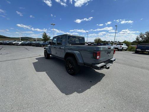 2025 Jeep Gladiator Nighthawk