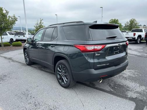 Graphite Metallic 2021 Chevrolet Traverse RS