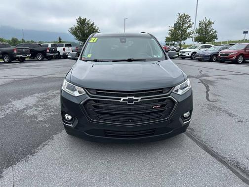 Graphite Metallic 2021 Chevrolet Traverse RS