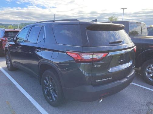 Graphite Metallic 2021 Chevrolet Traverse RS