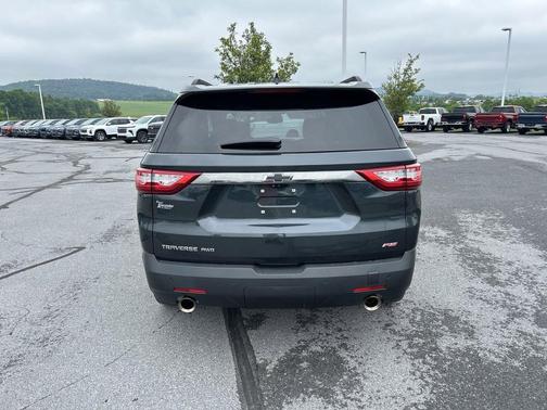Graphite Metallic 2021 Chevrolet Traverse RS