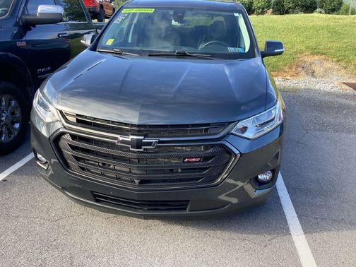 Graphite Metallic 2021 Chevrolet Traverse RS