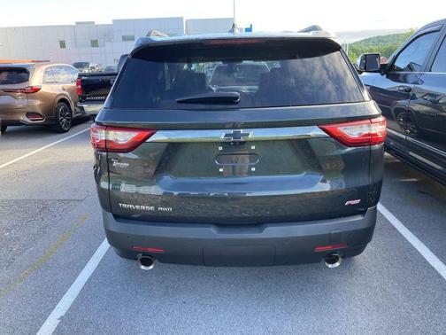 Graphite Metallic 2021 Chevrolet Traverse RS
