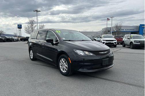 2023 Chrysler Voyager LX