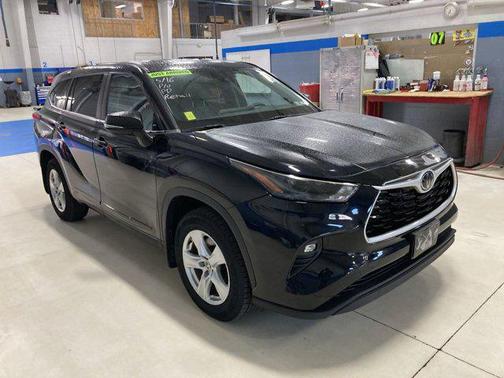 Midnight Black Metallic 2023 Toyota Highlander LE