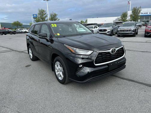 Midnight Black Metallic 2023 Toyota Highlander LE