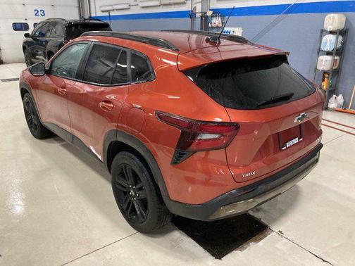 Cayenne Orange Metallic 2024 Chevrolet Trax FWD ACTIV