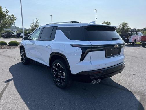 Polar White Tricoat 2026 Chevrolet Traverse High Country