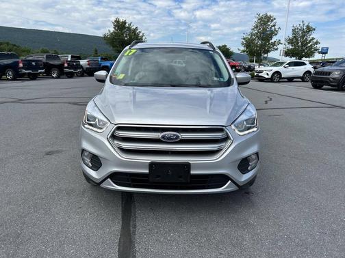 Ingot Silver Metallic 2017 Ford Escape SE