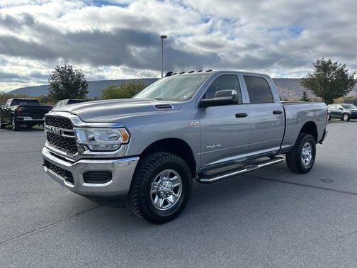2021 RAM 2500 Tradesman Crew Cab 4x4 6'4' Box