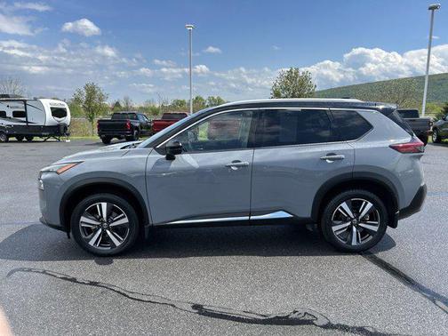 Boulder Gray Pearl/Super Black 2021 Nissan Rogue SL